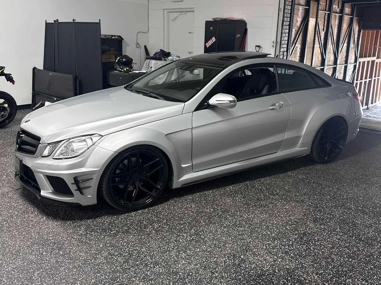 Mercedes-Benz E 350 AMG LINE/Coupe/CARFAX/ФИНАНСИРАНЕ, снимка 2 - Автомобили и джипове - 55017220