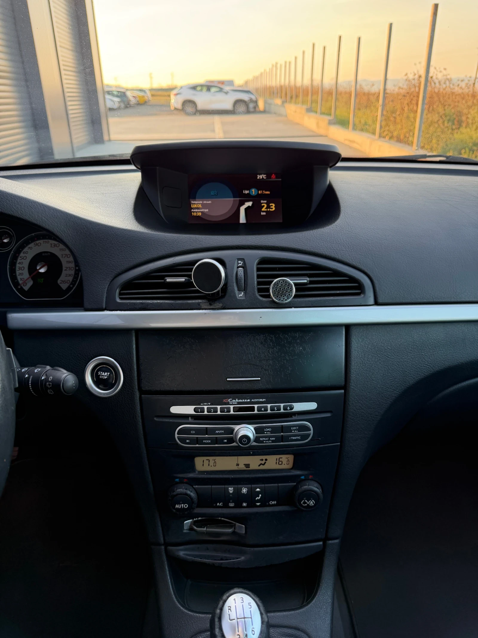 Renault Laguna 1.9 , снимка 10 - Автомобили и джипове - 55303993