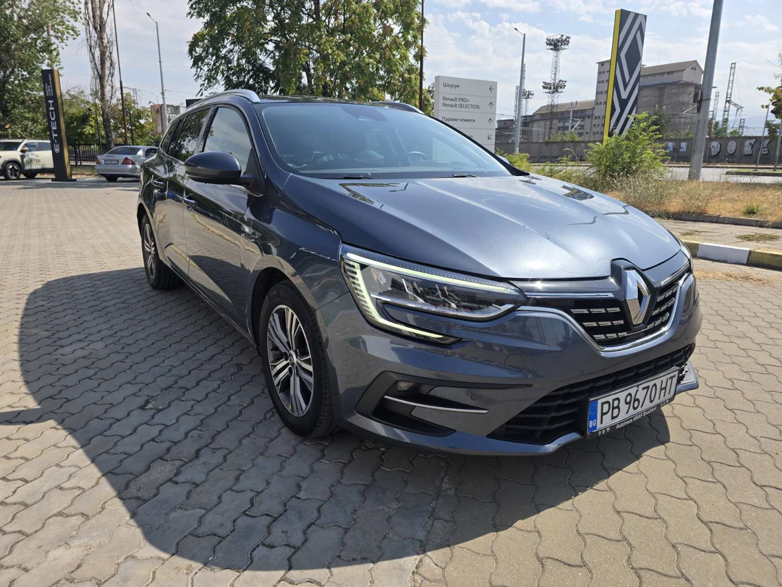 Renault Megane 1.3 TCE, снимка 10 - Автомобили и джипове - 55852341