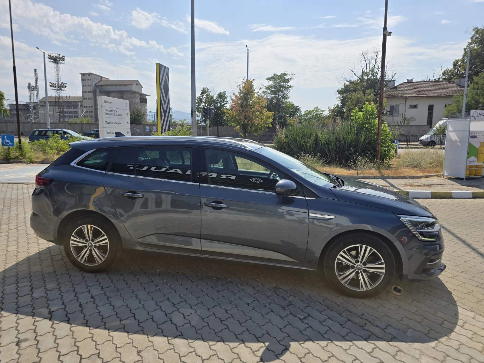 Renault Megane 1.3 TCE, снимка 3 - Автомобили и джипове - 55852341