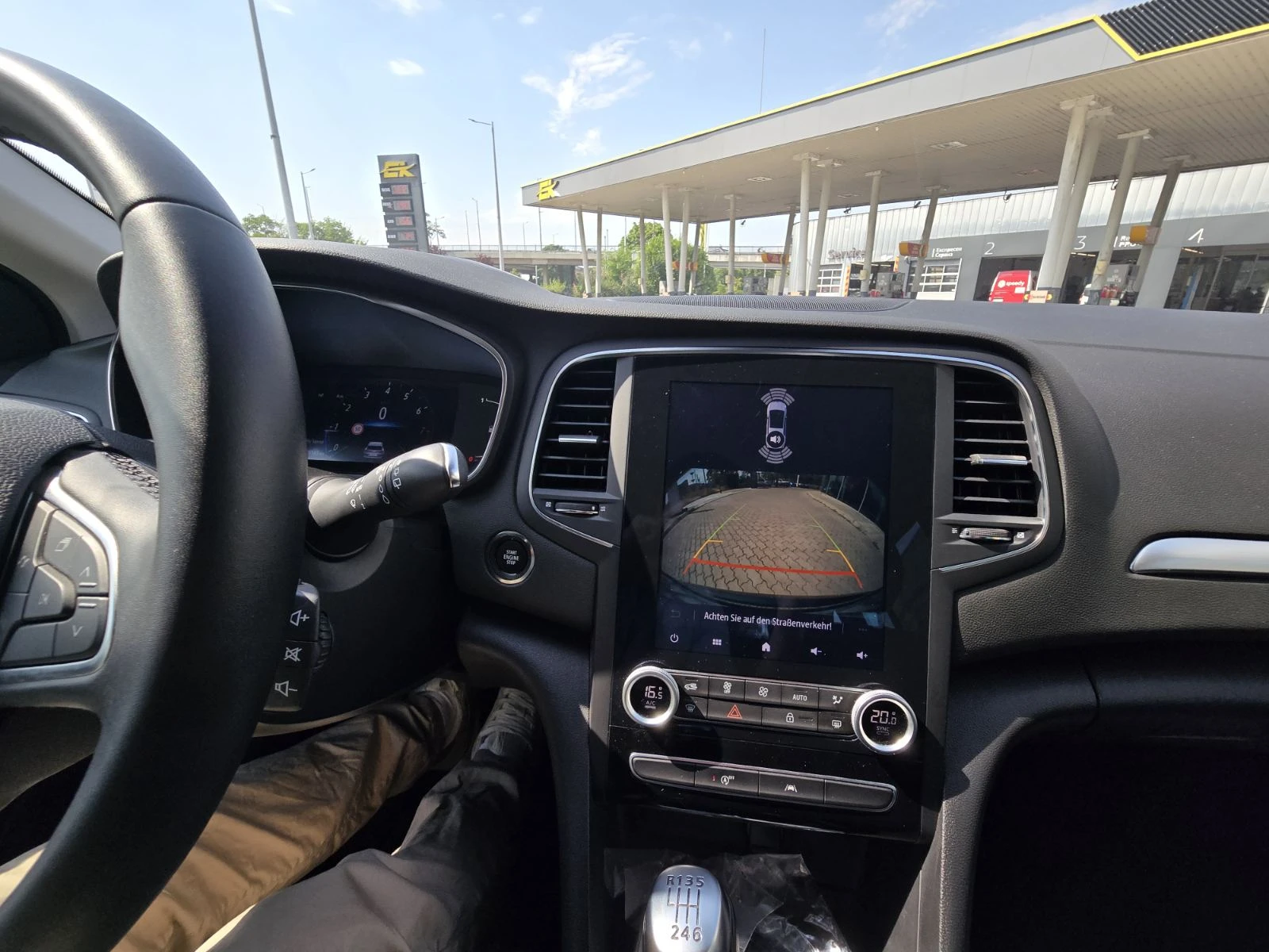 Renault Megane 1.3 TCE, снимка 13 - Автомобили и джипове - 55852341
