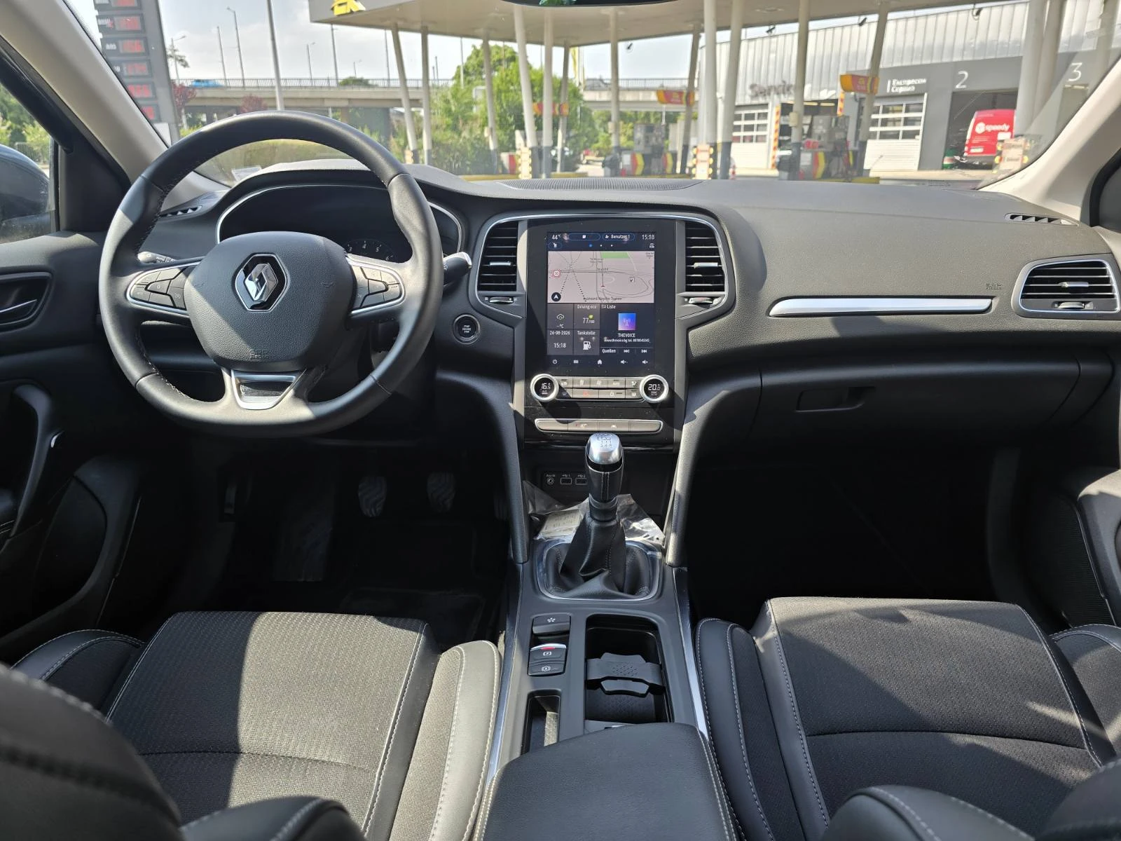 Renault Megane 1.3 TCE, снимка 14 - Автомобили и джипове - 55852341