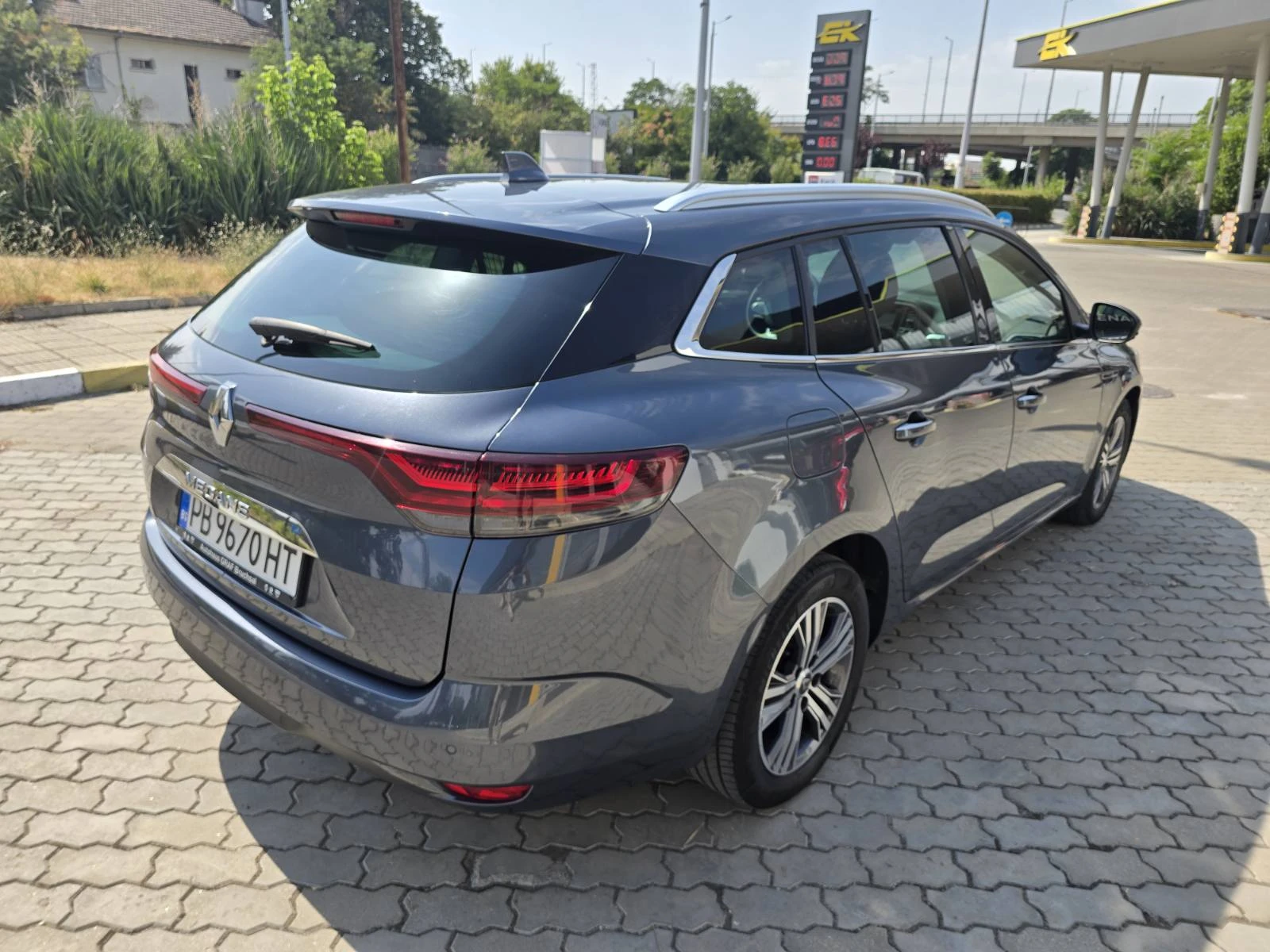 Renault Megane 1.3 TCE, снимка 11 - Автомобили и джипове - 55852341