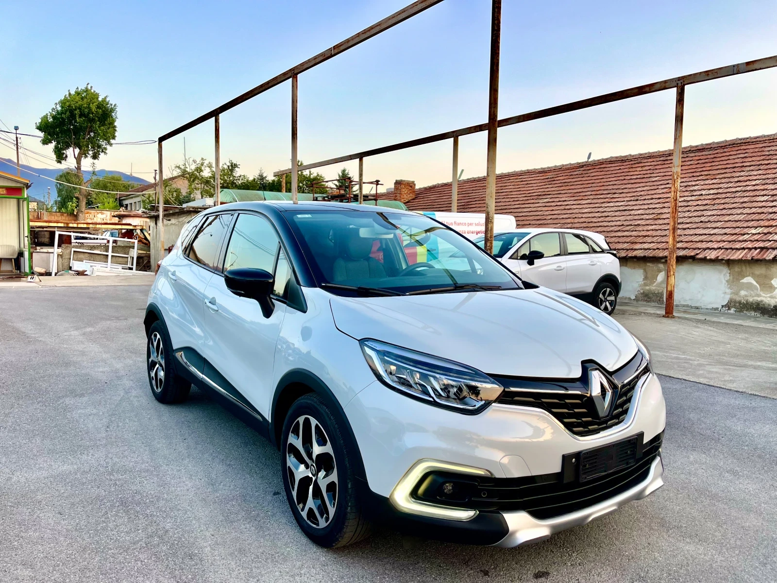 Renault Captur 1.5 dci / R-link / Led Pure Vision , снимка 3 - Автомобили и джипове - 55951603
