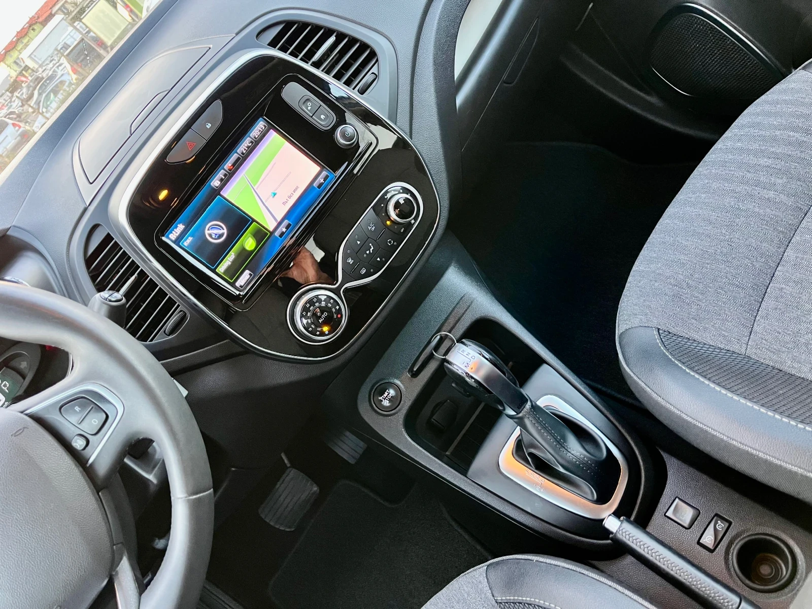 Renault Captur 1.5 dci / R-link / Led Pure Vision , снимка 8 - Автомобили и джипове - 55951603