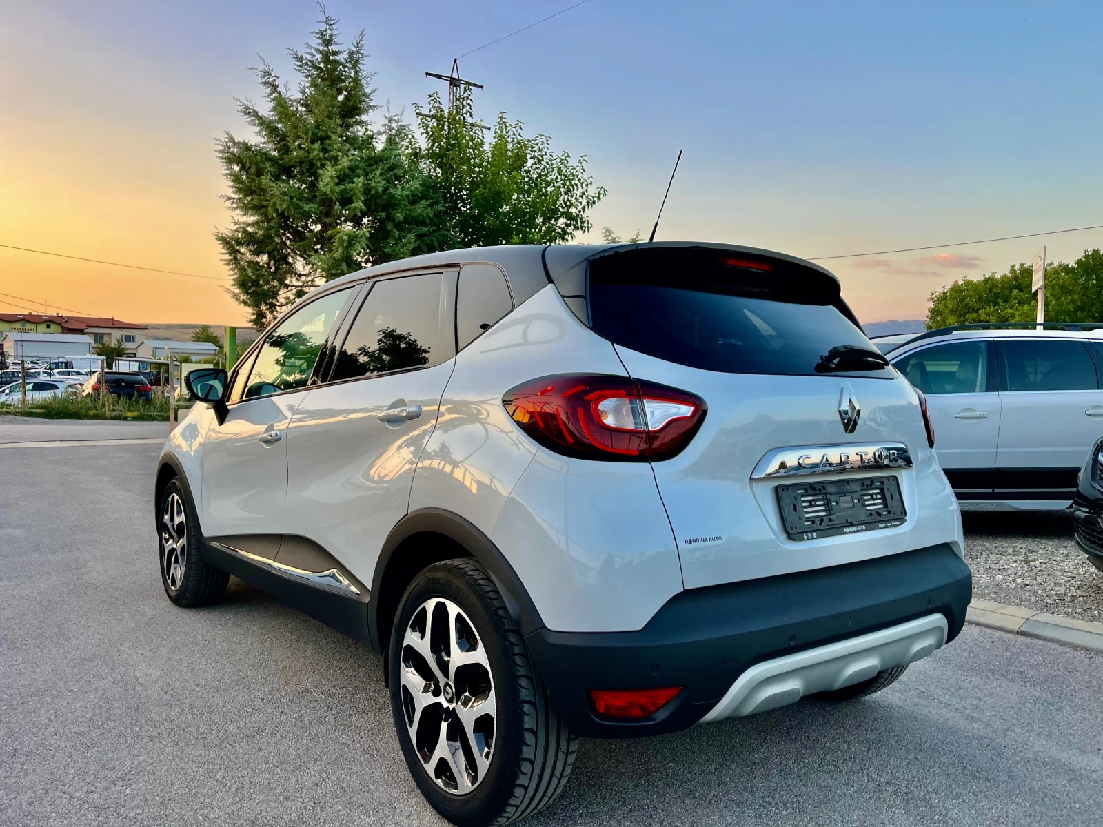 Renault Captur 1.5 dci / R-link / Led Pure Vision , снимка 5 - Автомобили и джипове - 55951603
