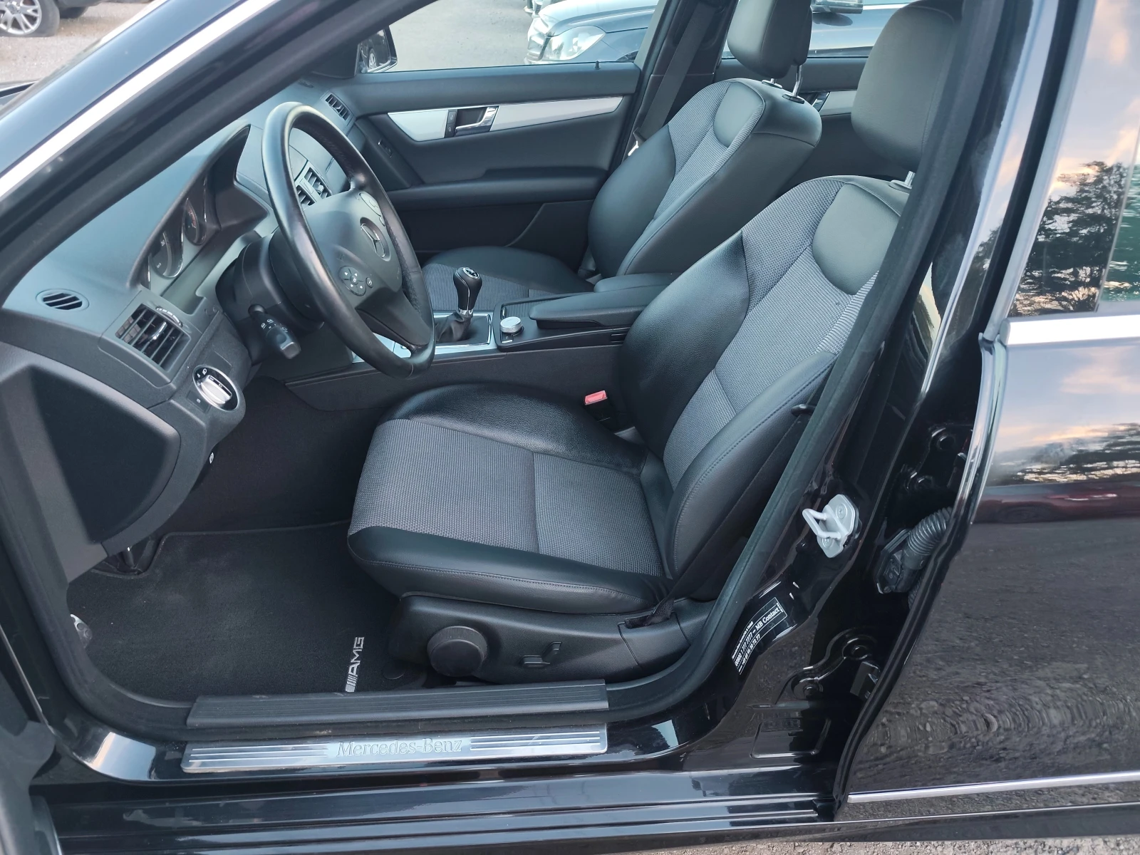 Mercedes-Benz C 180 i AMG. Avantgarde. Bi-Xenon. 2011г. Евро5, снимка 7 - Автомобили и джипове - 55959332