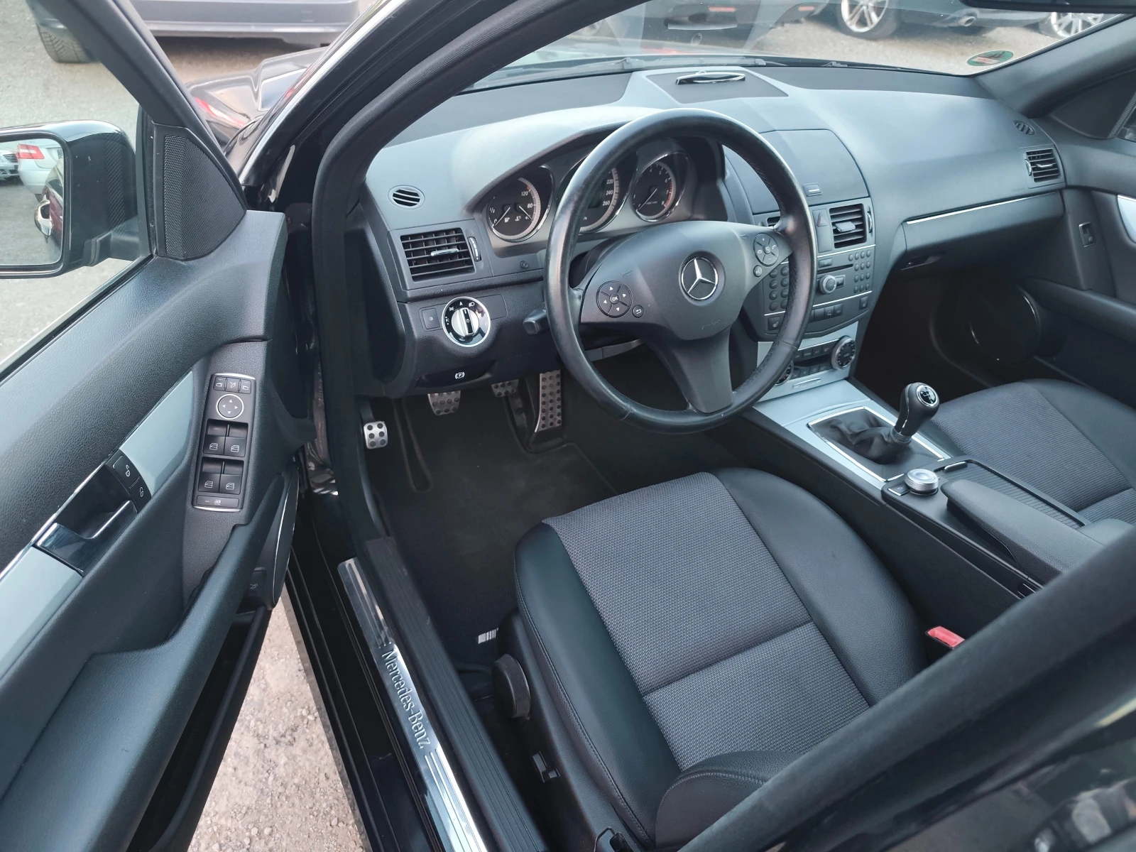 Mercedes-Benz C 180 i AMG. Avantgarde. Bi-Xenon. 2011г. Евро5, снимка 8 - Автомобили и джипове - 55959332