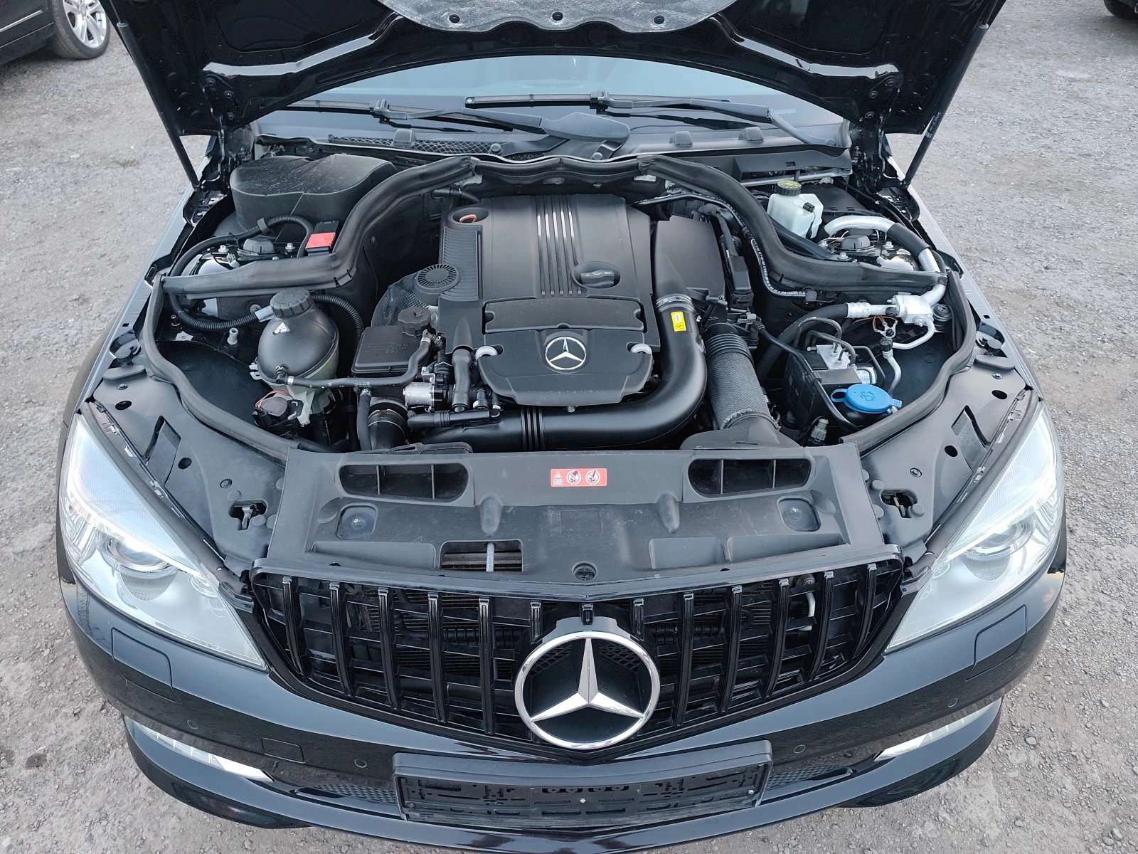 Mercedes-Benz C 180 i AMG. Avantgarde. Bi-Xenon. 2011г. Евро5, снимка 15 - Автомобили и джипове - 55959332