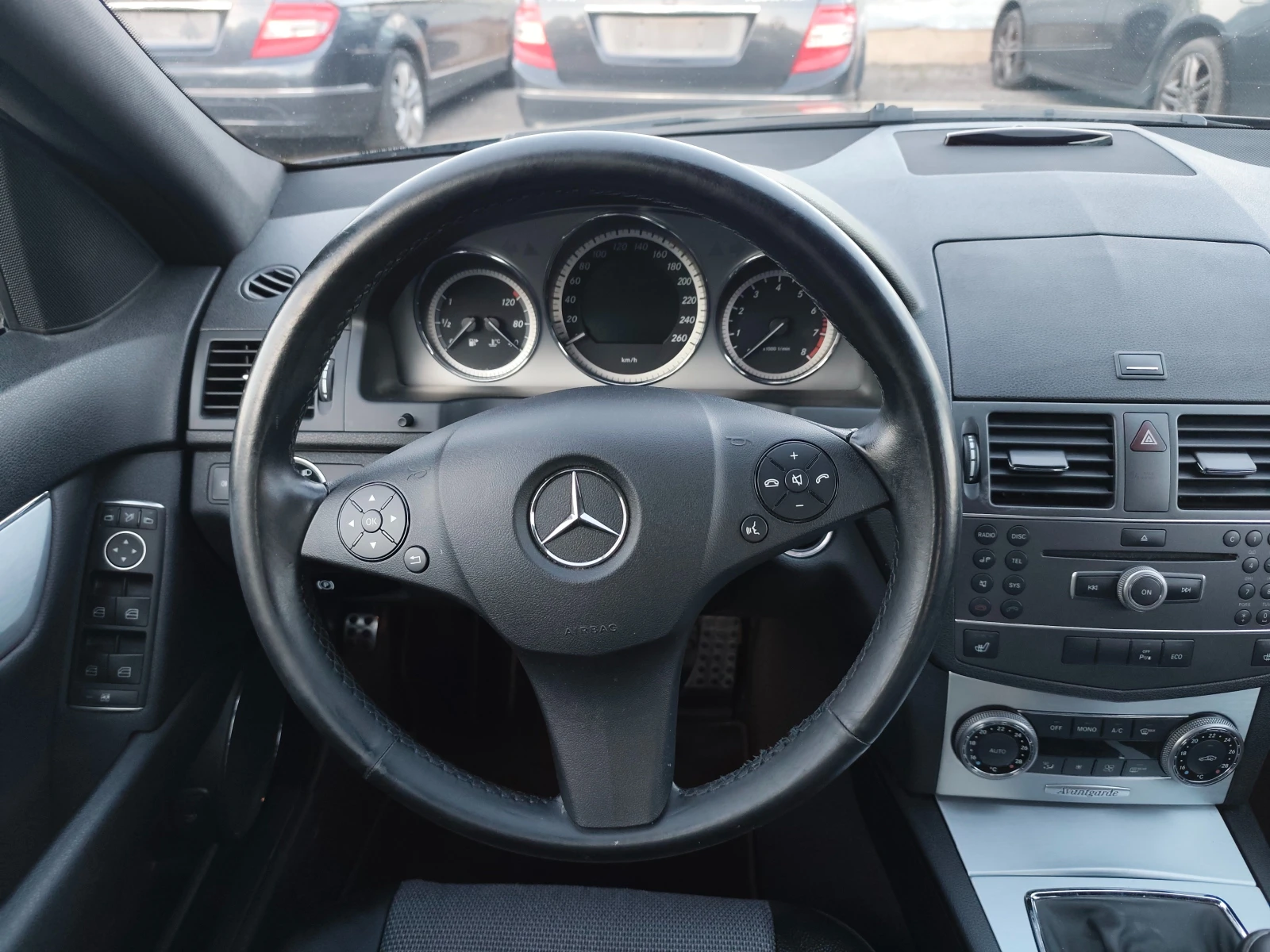 Mercedes-Benz C 180 i AMG. Avantgarde. Bi-Xenon. 2011г. Евро5, снимка 9 - Автомобили и джипове - 55959332