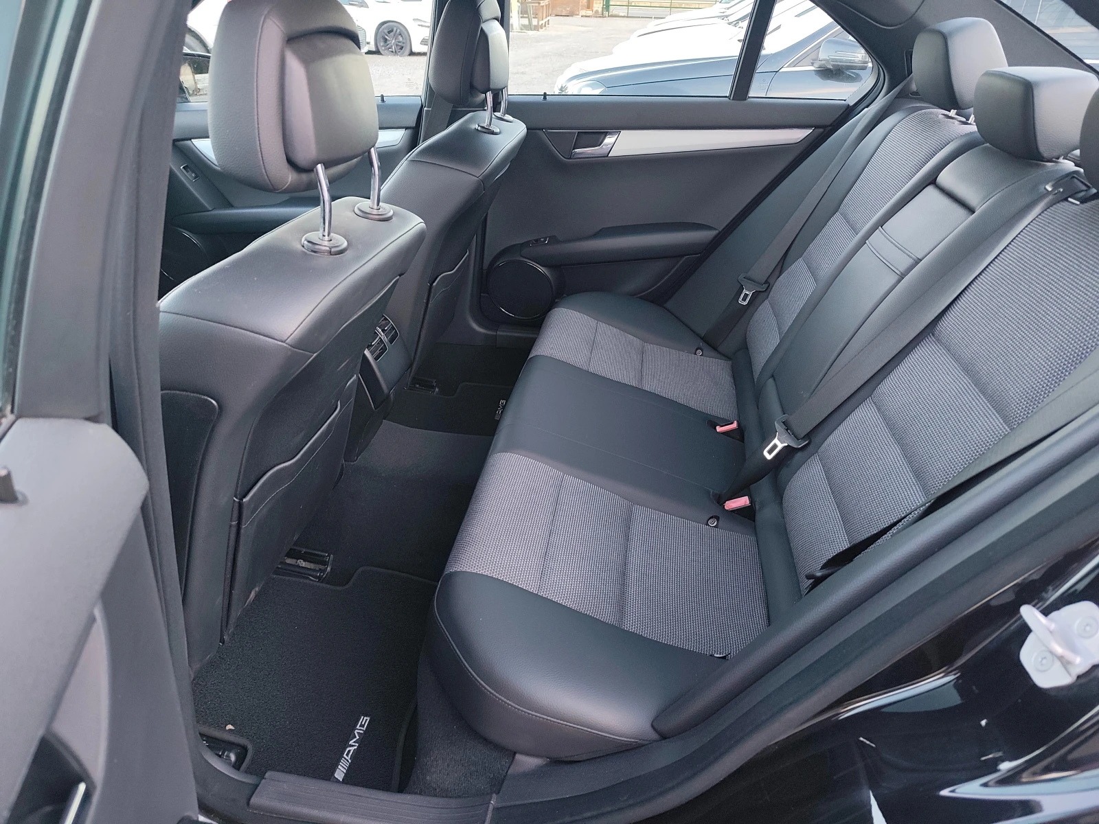 Mercedes-Benz C 180 i AMG. Avantgarde. Bi-Xenon. 2011г. Евро5, снимка 14 - Автомобили и джипове - 55959332
