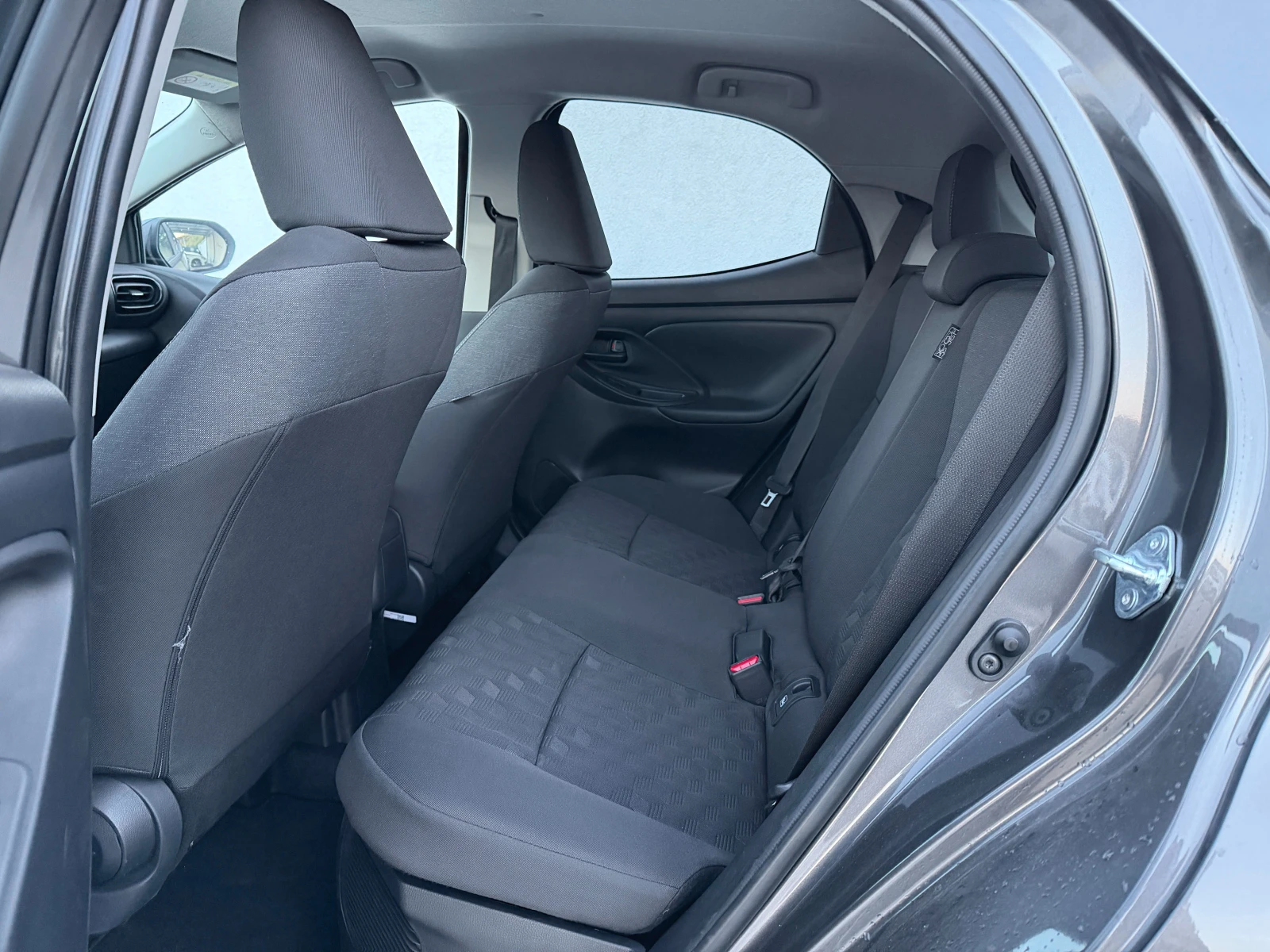 Toyota Yaris HEV 4200km, снимка 12 - Автомобили и джипове - 56509908