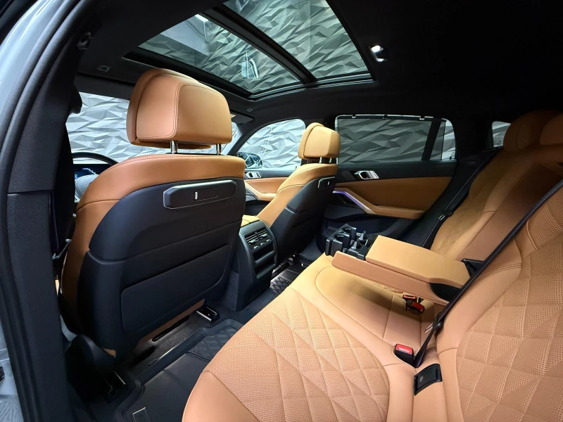 BMW X6 M60i xDrive H&K* Pano* Carbon* Гаранция* Обдухване, снимка 8 - Автомобили и джипове - 51569707