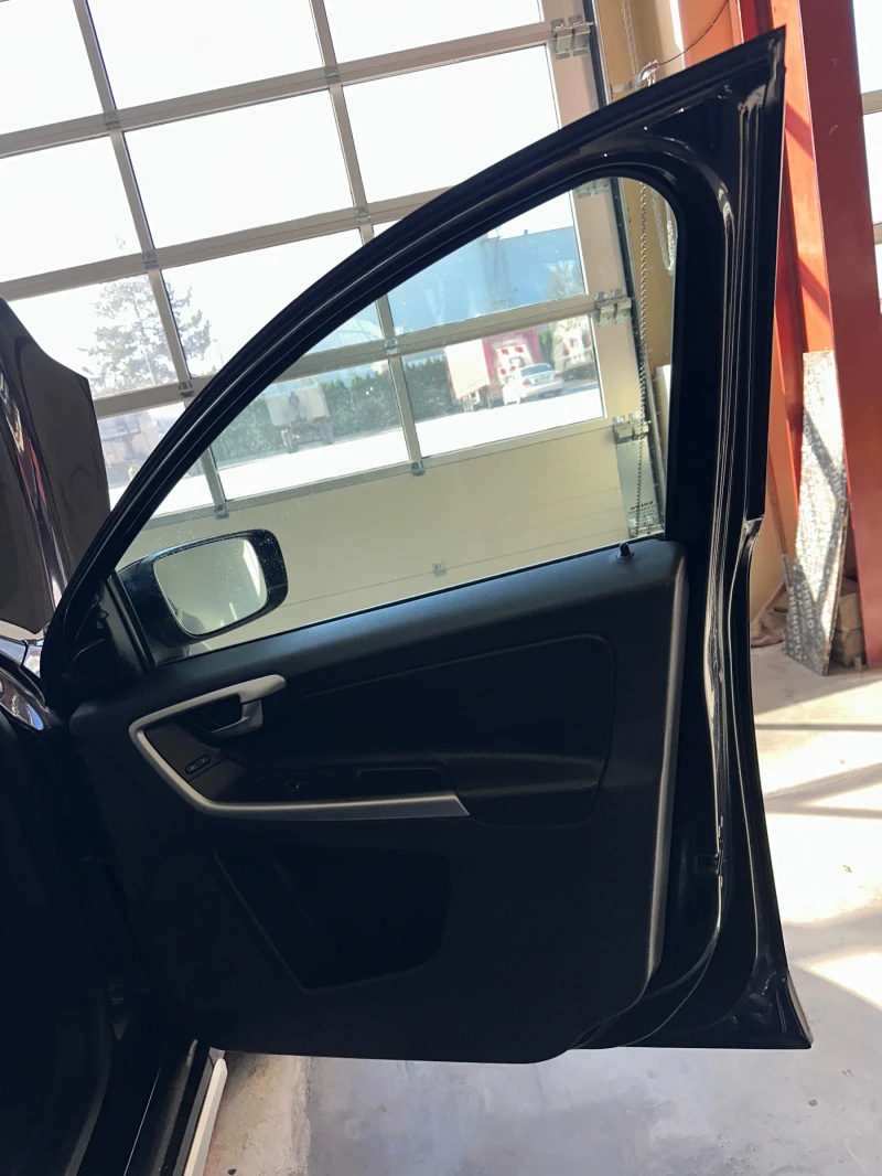 Volvo XC60 R_Desing , снимка 14 - Автомобили и джипове - 52525529