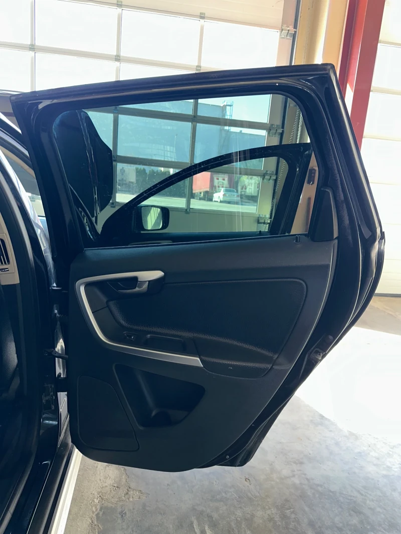 Volvo XC60 R_Desing , снимка 13 - Автомобили и джипове - 52525529