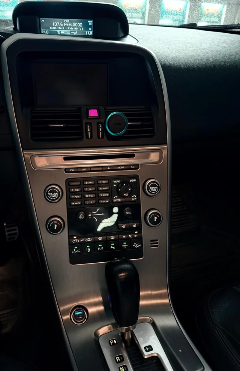 Volvo XC60 R_Desing , снимка 17 - Автомобили и джипове - 52525529