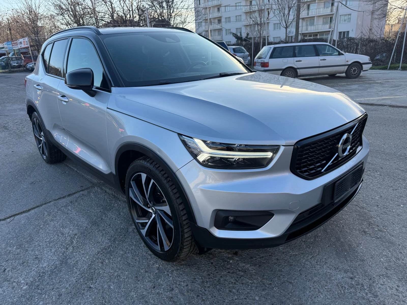 Volvo XC40 D4 R Design AWD - изображение 2