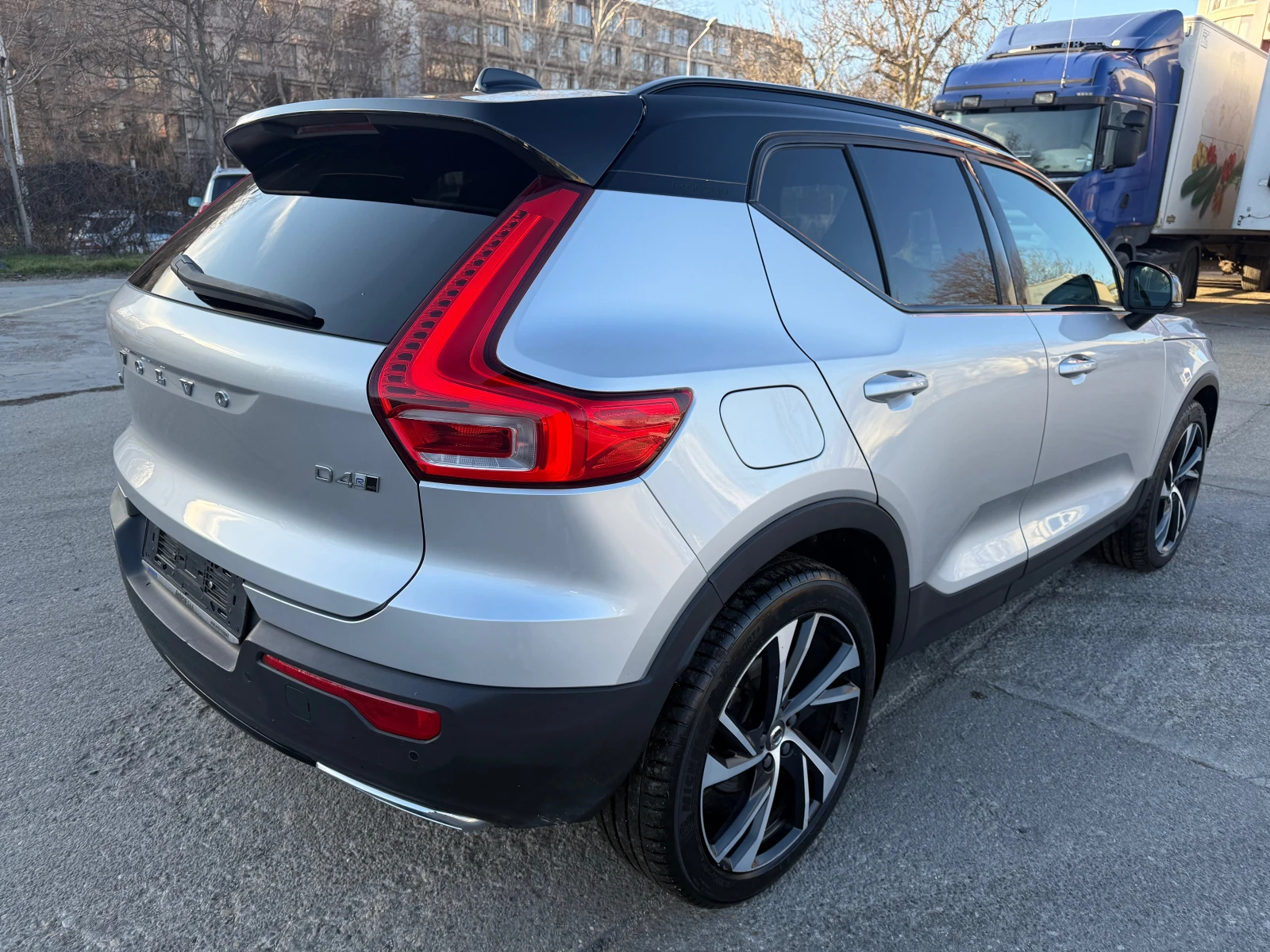 Volvo XC40 D4 R Design AWD - изображение 5