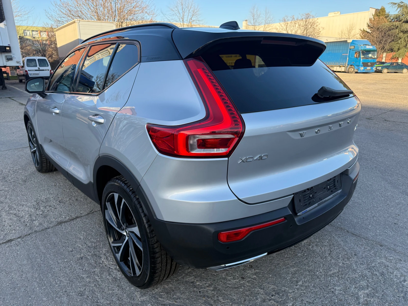 Volvo XC40 D4 R Design AWD - изображение 6