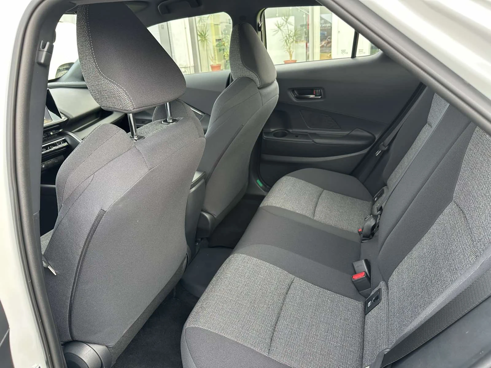 Toyota C-HR 2.0 PHEV Cool, снимка 12 - Автомобили и джипове - 54339202