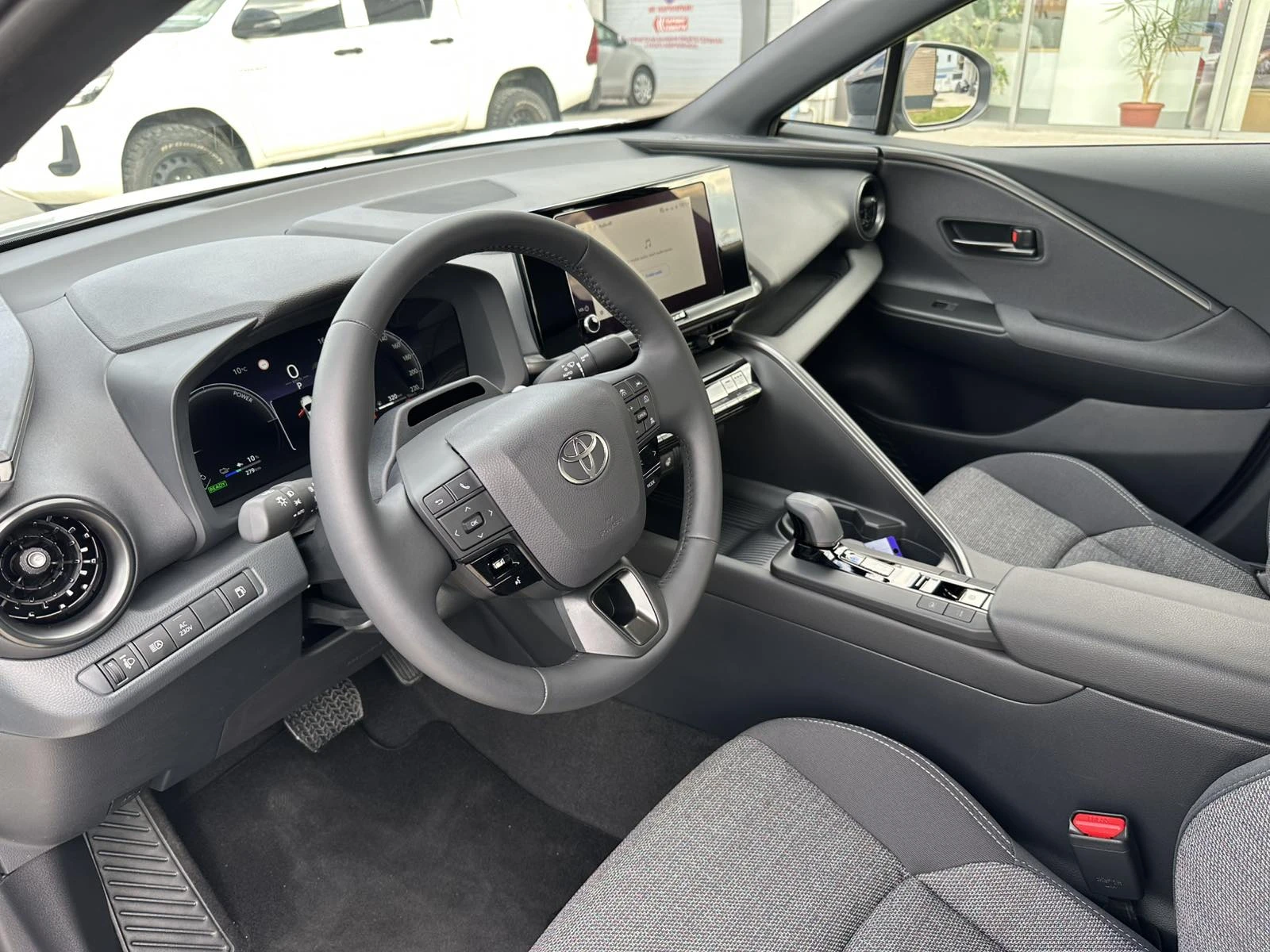 Toyota C-HR 2.0 PHEV Cool, снимка 9 - Автомобили и джипове - 54339202
