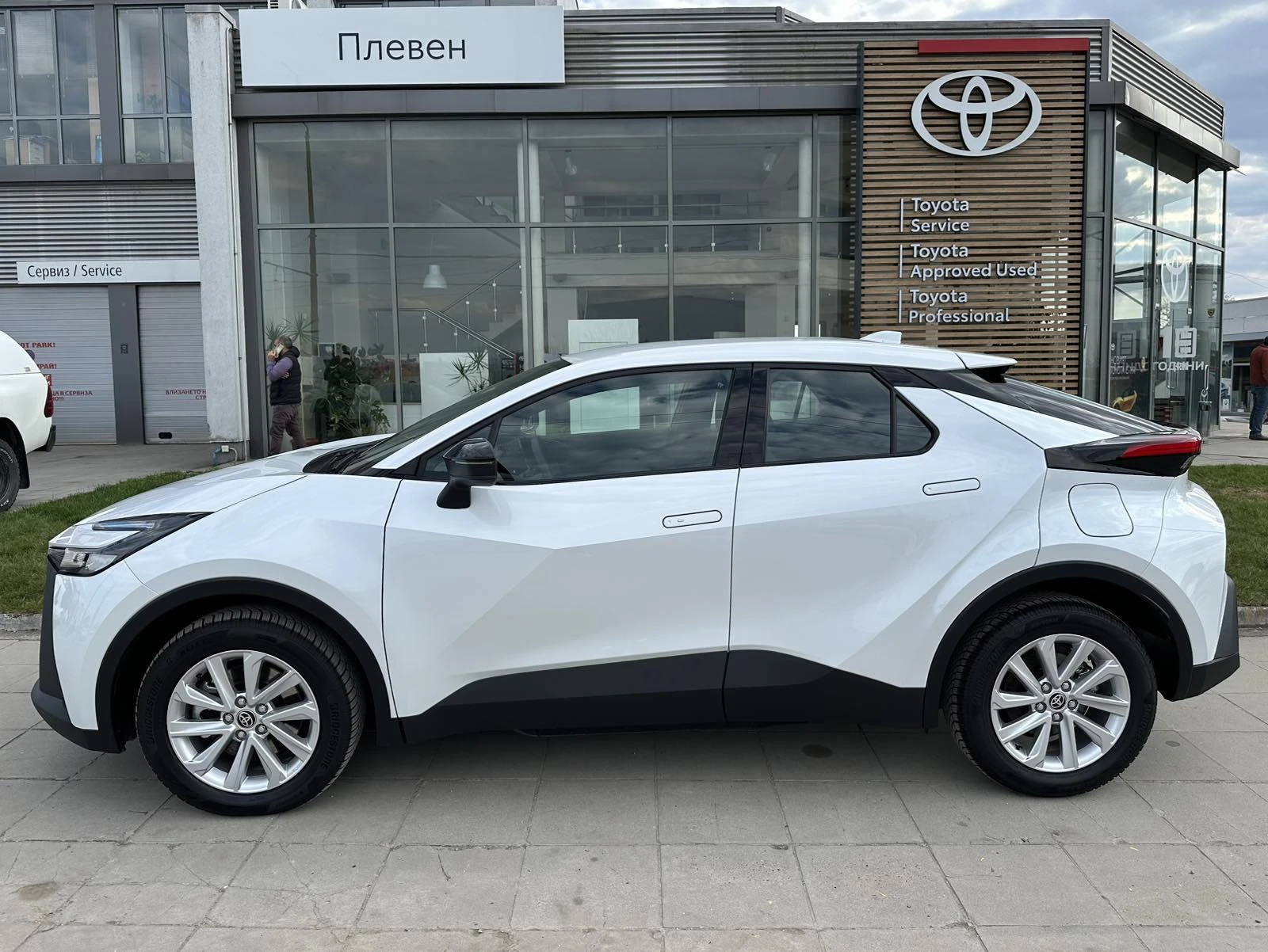 Toyota C-HR 2.0 PHEV Cool, снимка 3 - Автомобили и джипове - 54339202
