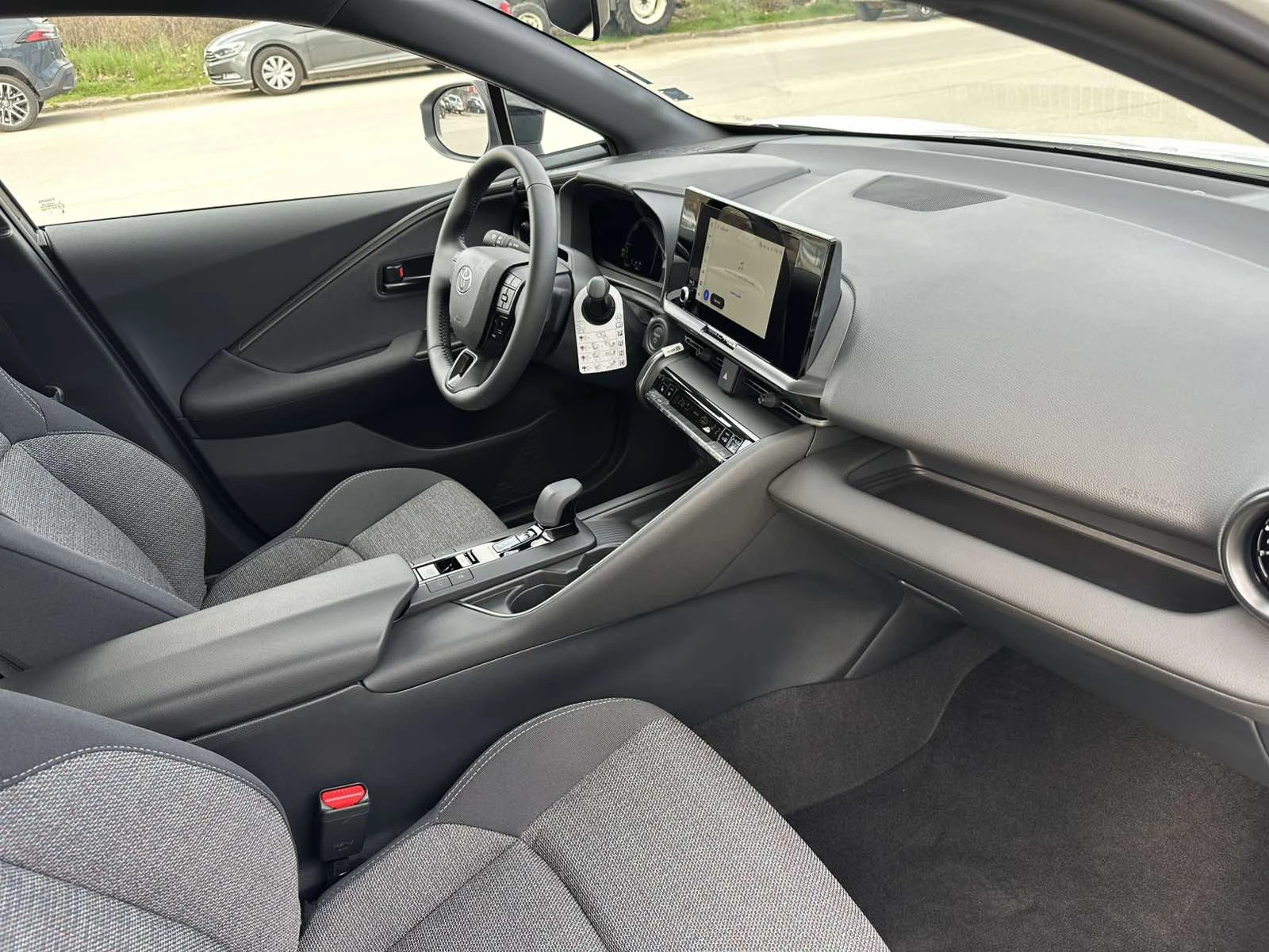 Toyota C-HR 2.0 PHEV Cool, снимка 10 - Автомобили и джипове - 54339202