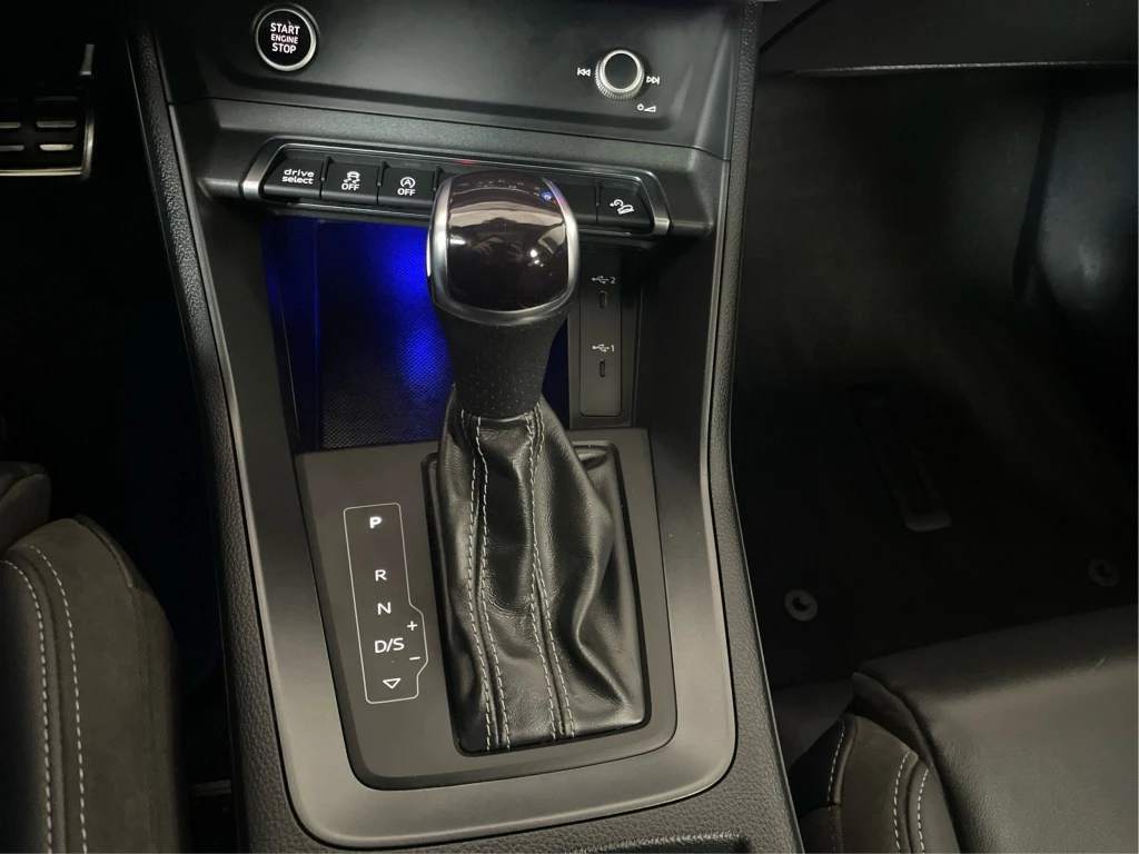 Audi Q3 Technik, снимка 12 - Автомобили и джипове - 54427293