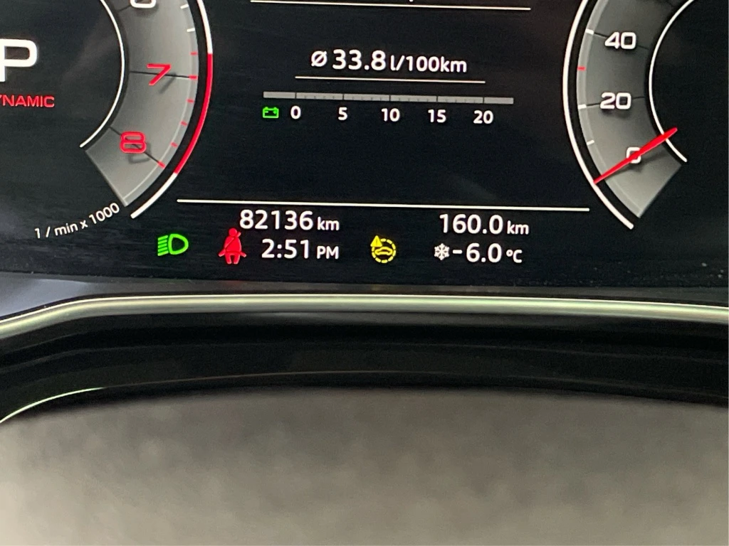 Audi Q3 Technik, снимка 11 - Автомобили и джипове - 54427293