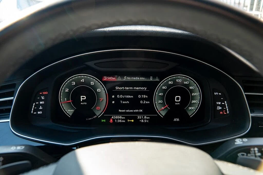 Audi Q7 * Komfort* * HeadUp* AвтоКредит* (ЦЕНА ДО БГ), снимка 16 - Автомобили и джипове - 54479665