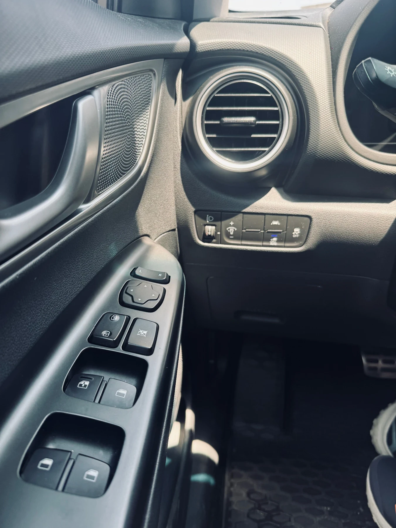 Hyundai Kona, снимка 5 - Автомобили и джипове - 54800368