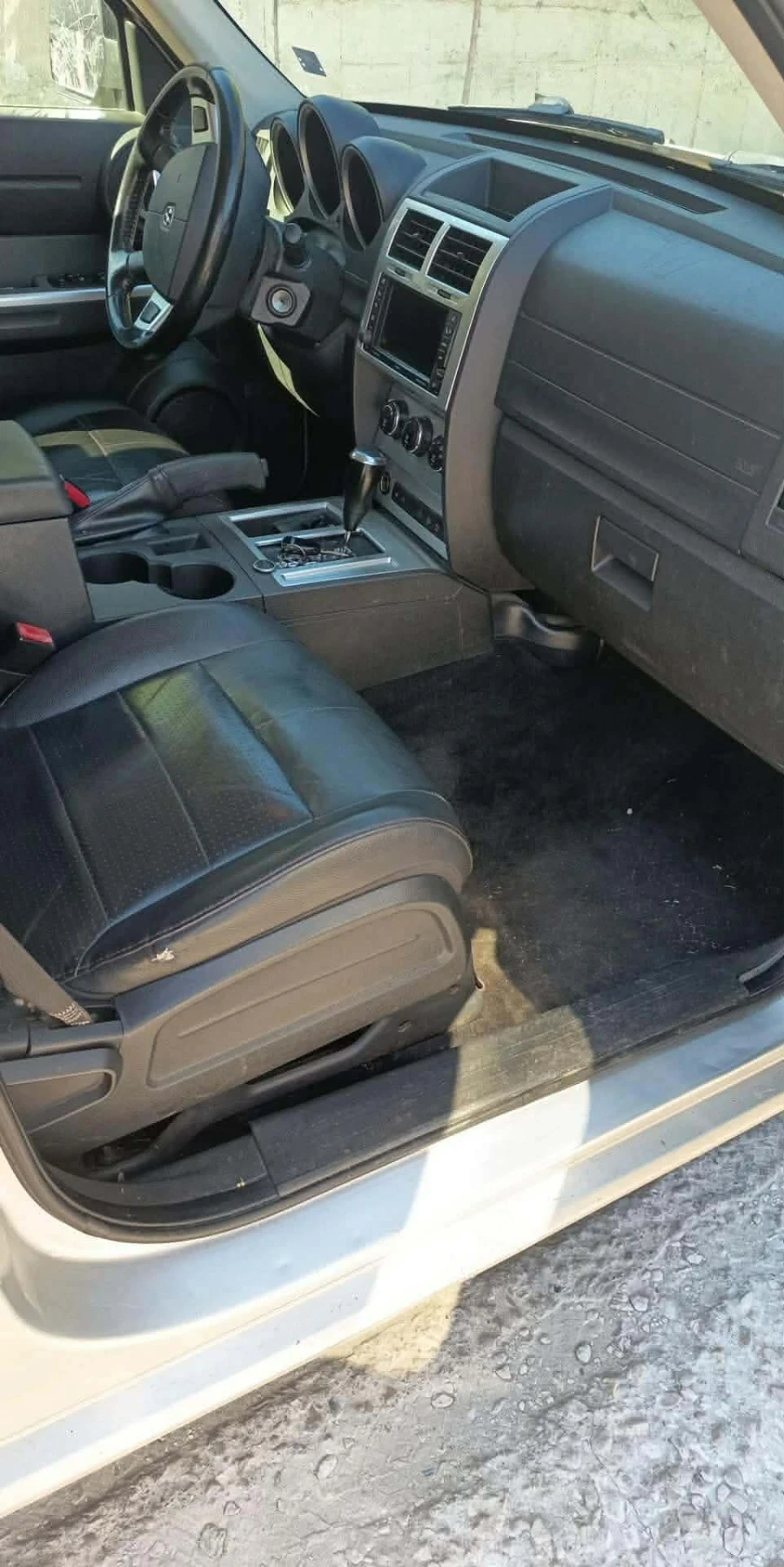 Dodge Nitro, снимка 2 - Автомобили и джипове - 55387786