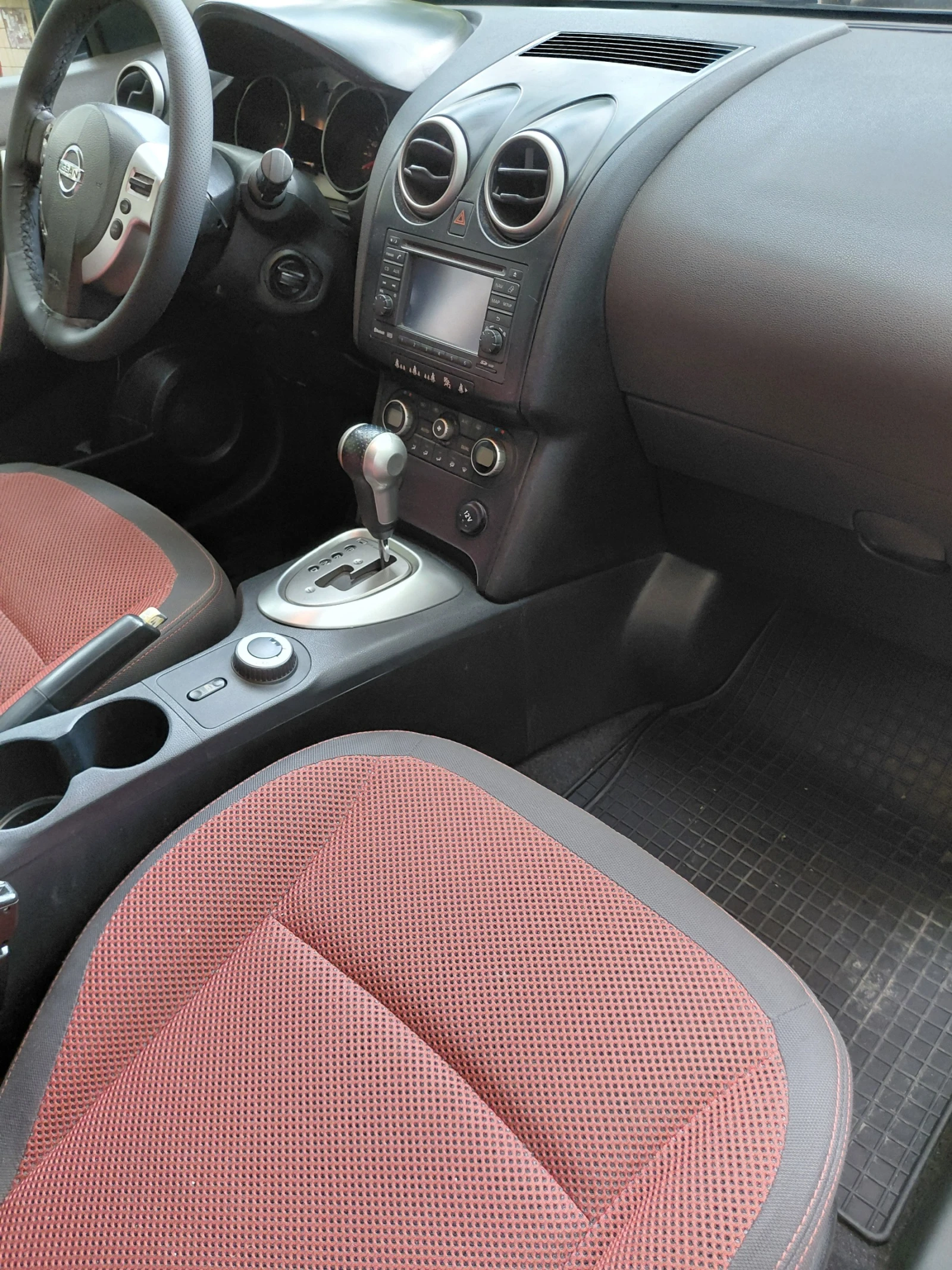 Nissan Qashqai, снимка 5 - Автомобили и джипове - 55959526