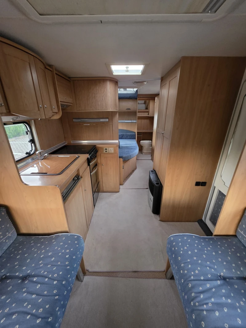 Каравана Burstner, снимка 8 - Каравани и кемпери - 51360123