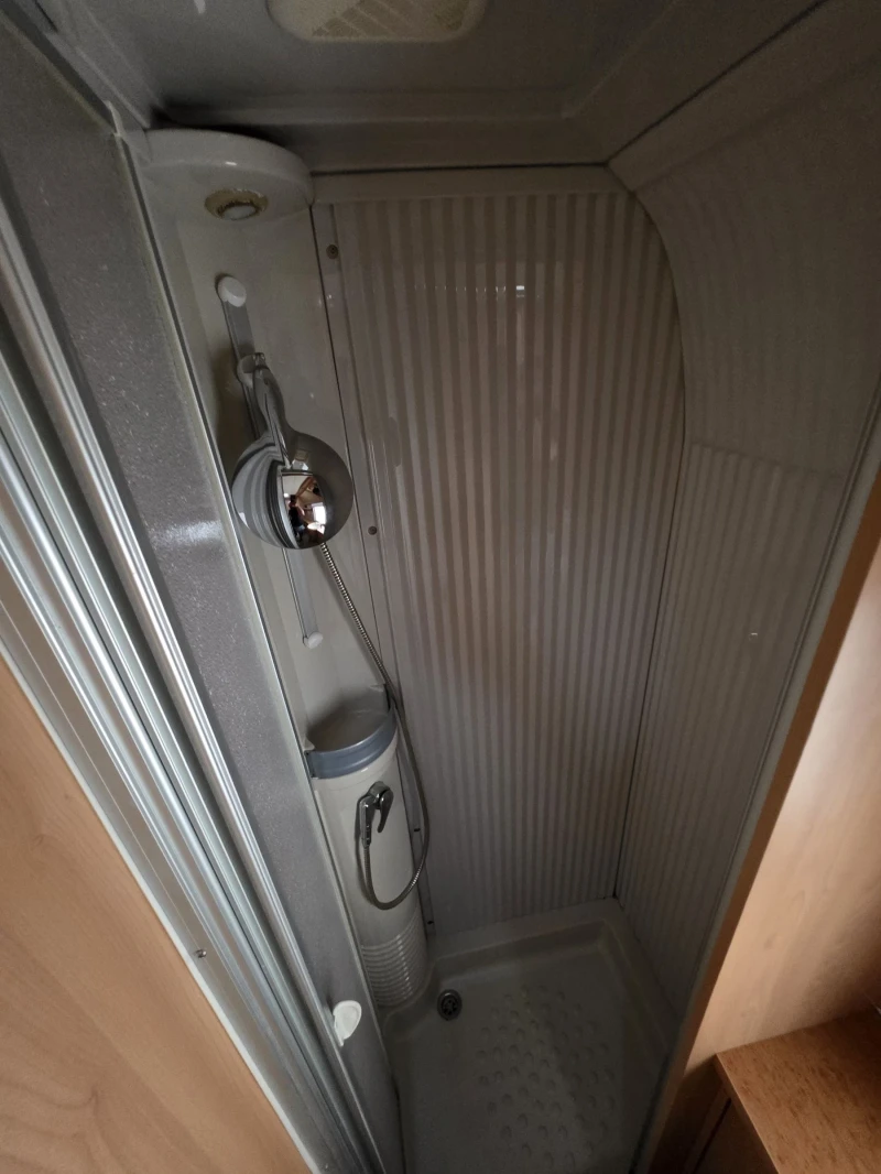 Каравана Burstner, снимка 14 - Каравани и кемпери - 51360123