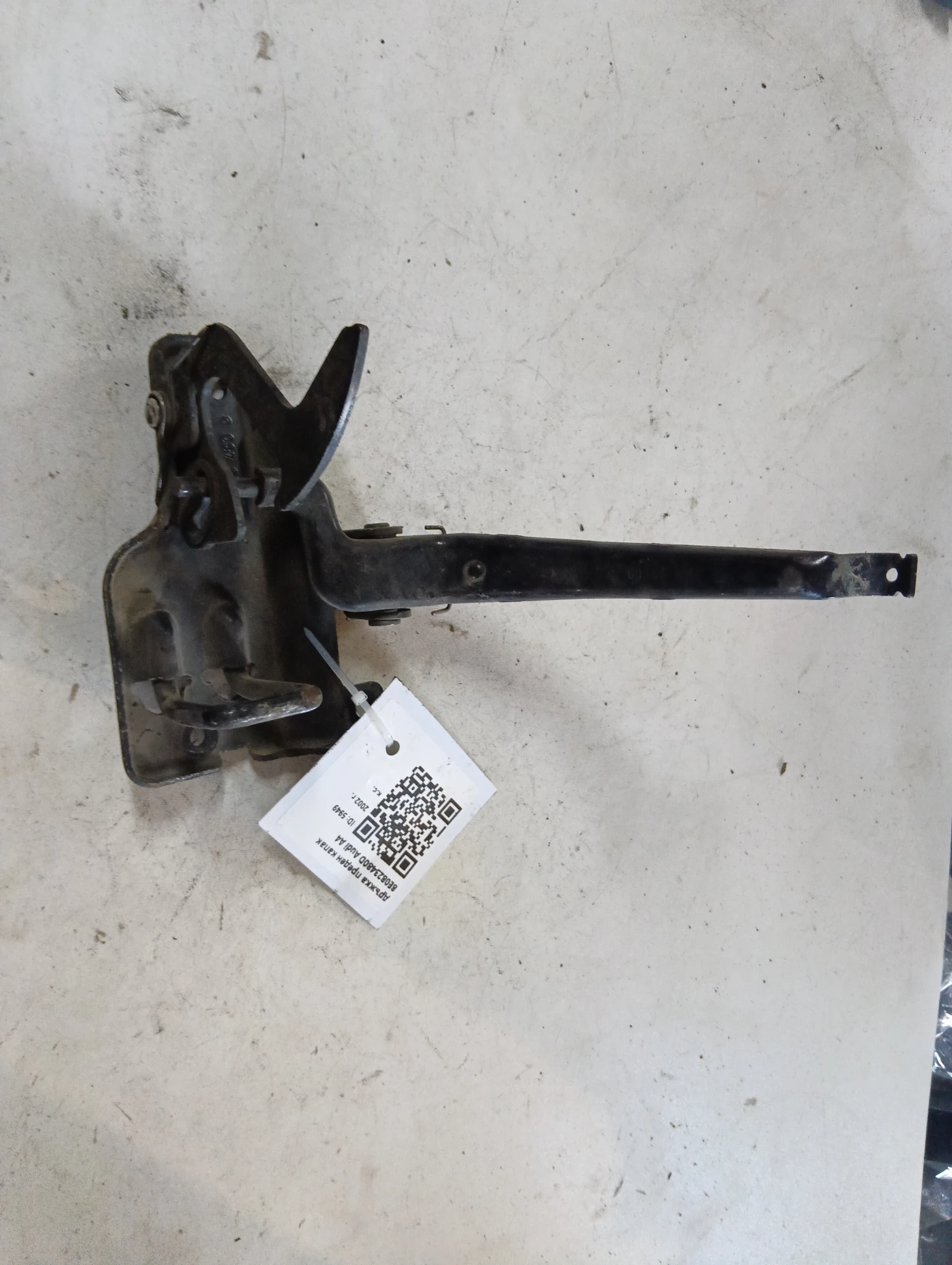 дръжка преден капак 8E0823480D Audi A4