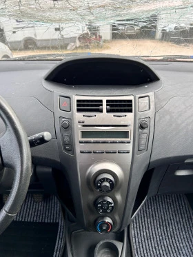 Toyota Yaris 1.0Vvti, снимка 6