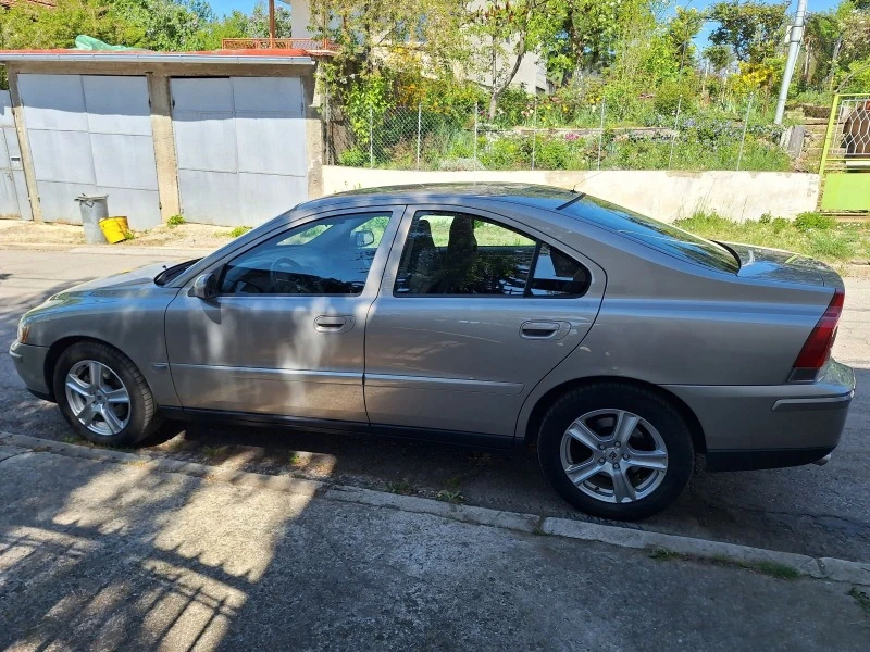 Volvo S60 2.4, снимка 4 - Автомобили и джипове - 47088116