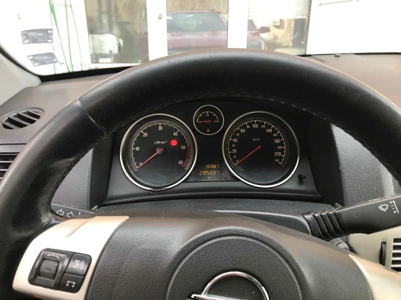 Opel Astra Комби, снимка 7 - Автомобили и джипове - 51924417