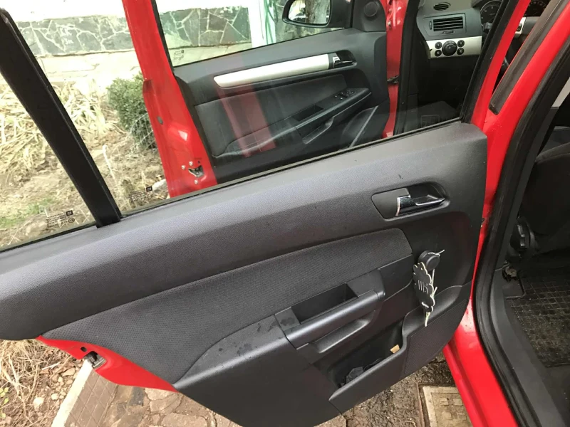 Opel Astra Комби, снимка 5 - Автомобили и джипове - 51924417