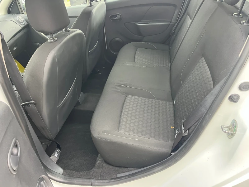 Dacia Logan 1.5 навигация, снимка 13 - Автомобили и джипове - 52490728