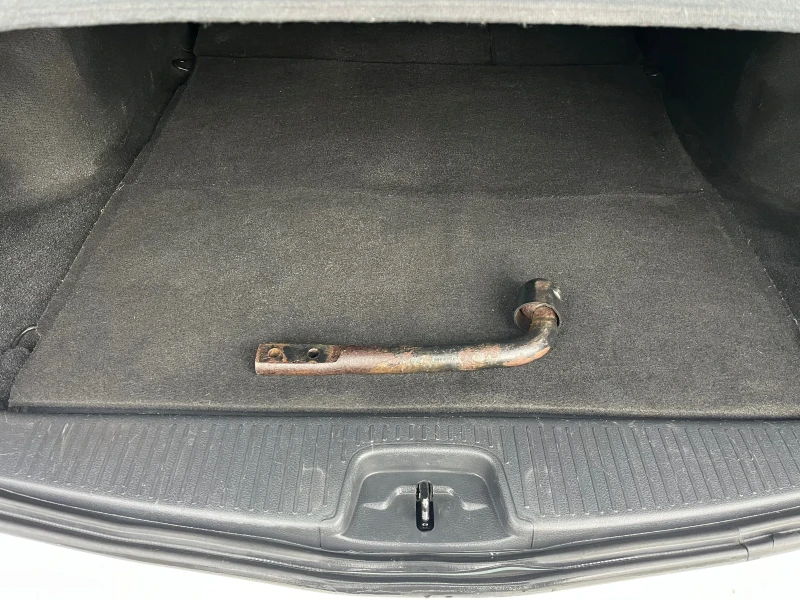 Dacia Logan 1.5 навигация, снимка 14 - Автомобили и джипове - 52490728