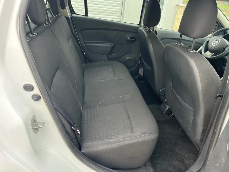 Dacia Logan 1.5 навигация, снимка 12 - Автомобили и джипове - 52490728