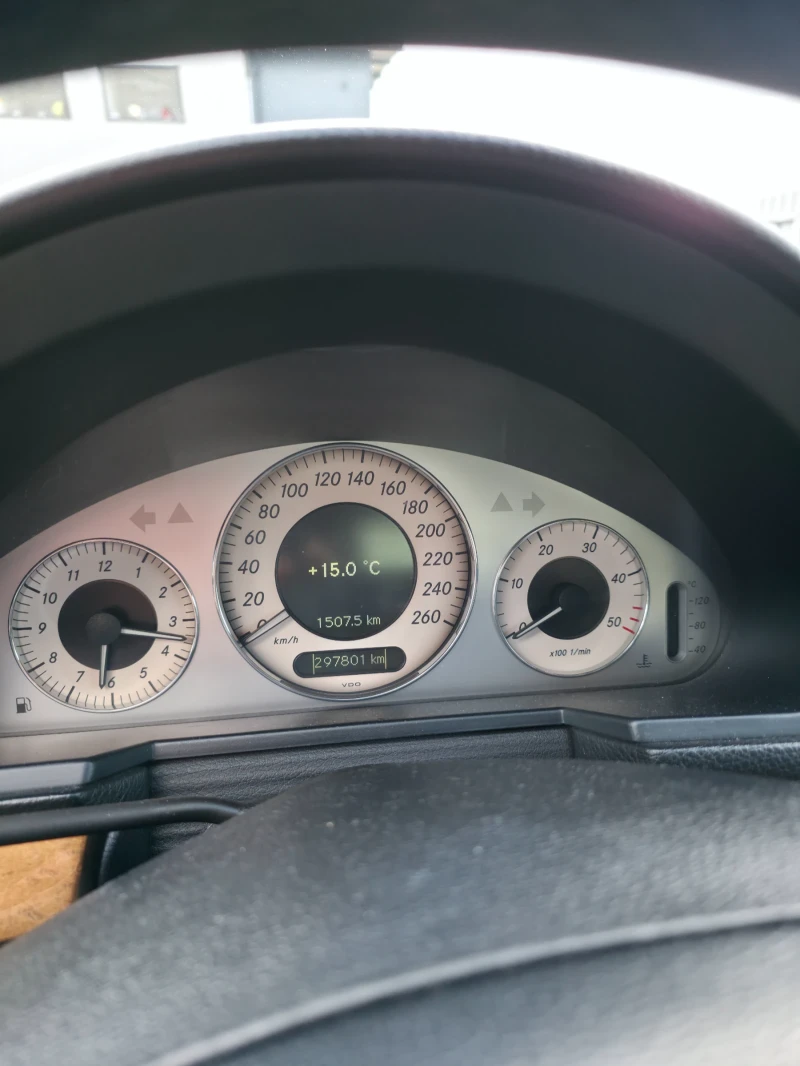 Mercedes-Benz E 320 E320D, снимка 7 - Автомобили и джипове - 52630421