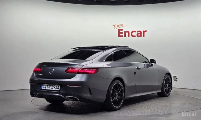 Mercedes-Benz E 220, снимка 2 - Автомобили и джипове - 53004353