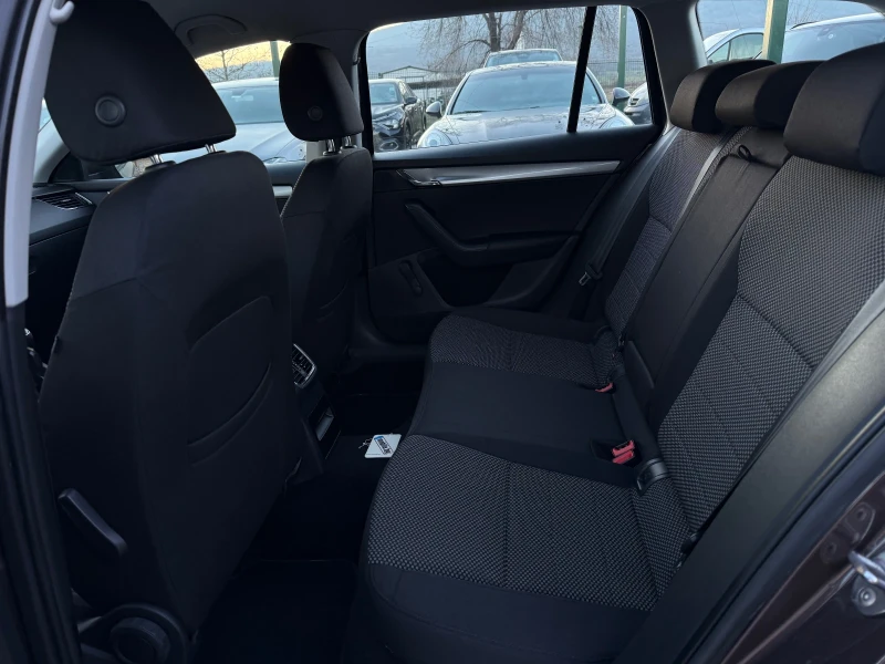 Skoda Octavia 2.0TDI НАВИ ПОДГРЕВ, снимка 8 - Автомобили и джипове - 53447876