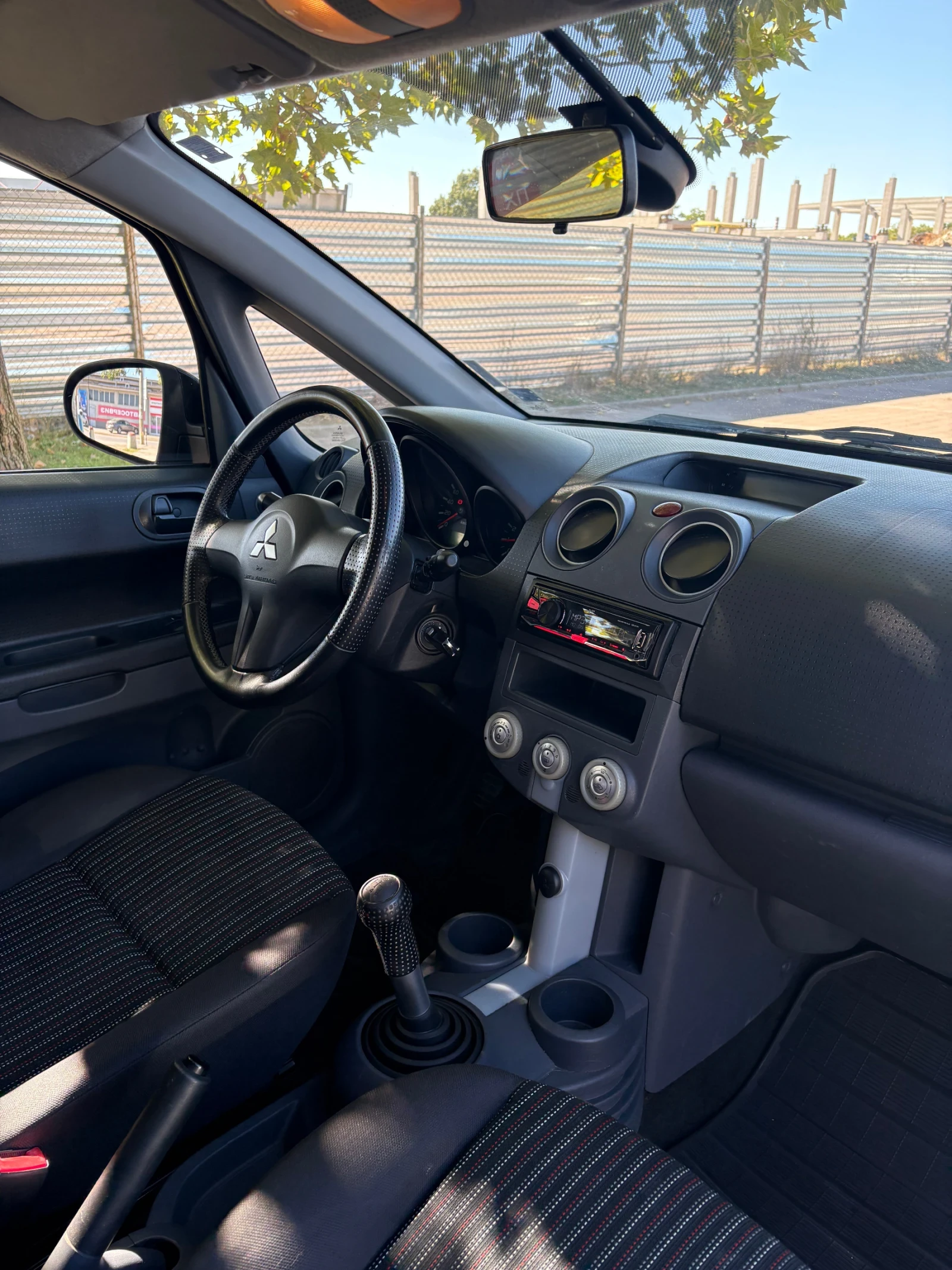 Mitsubishi Colt 1.1 - изображение 7