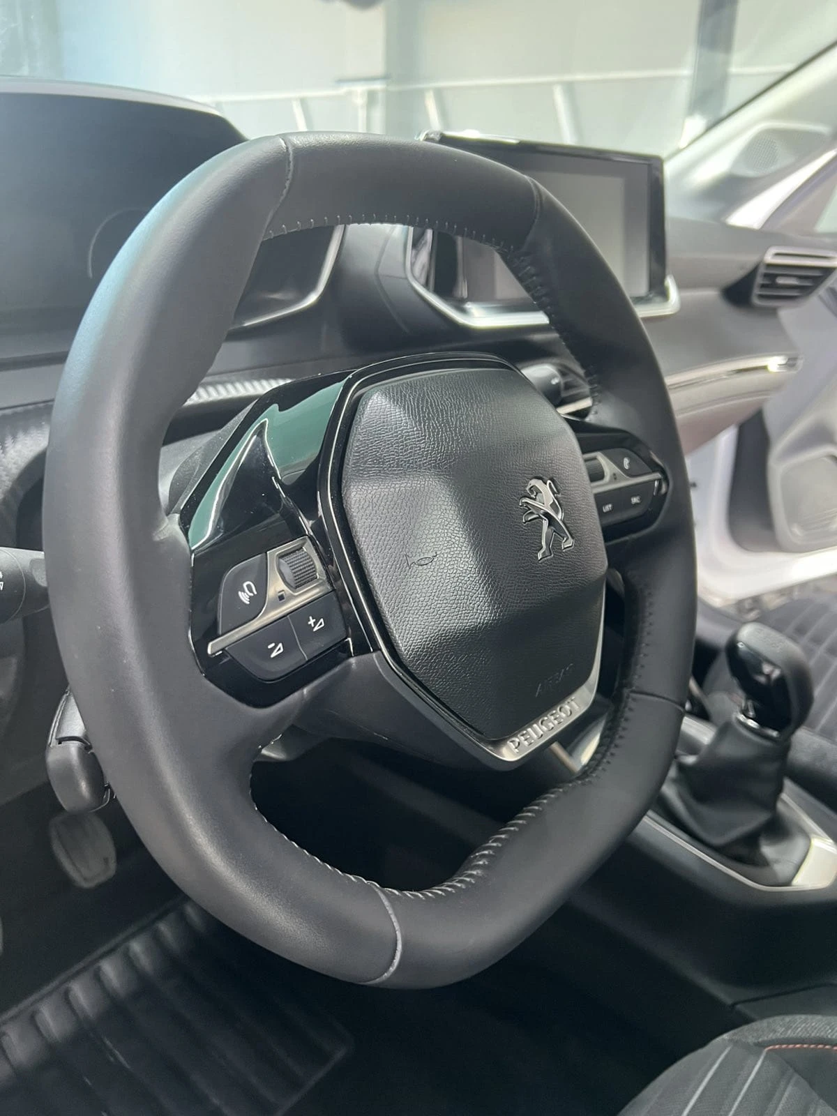 Peugeot 208 Like - изображение 7