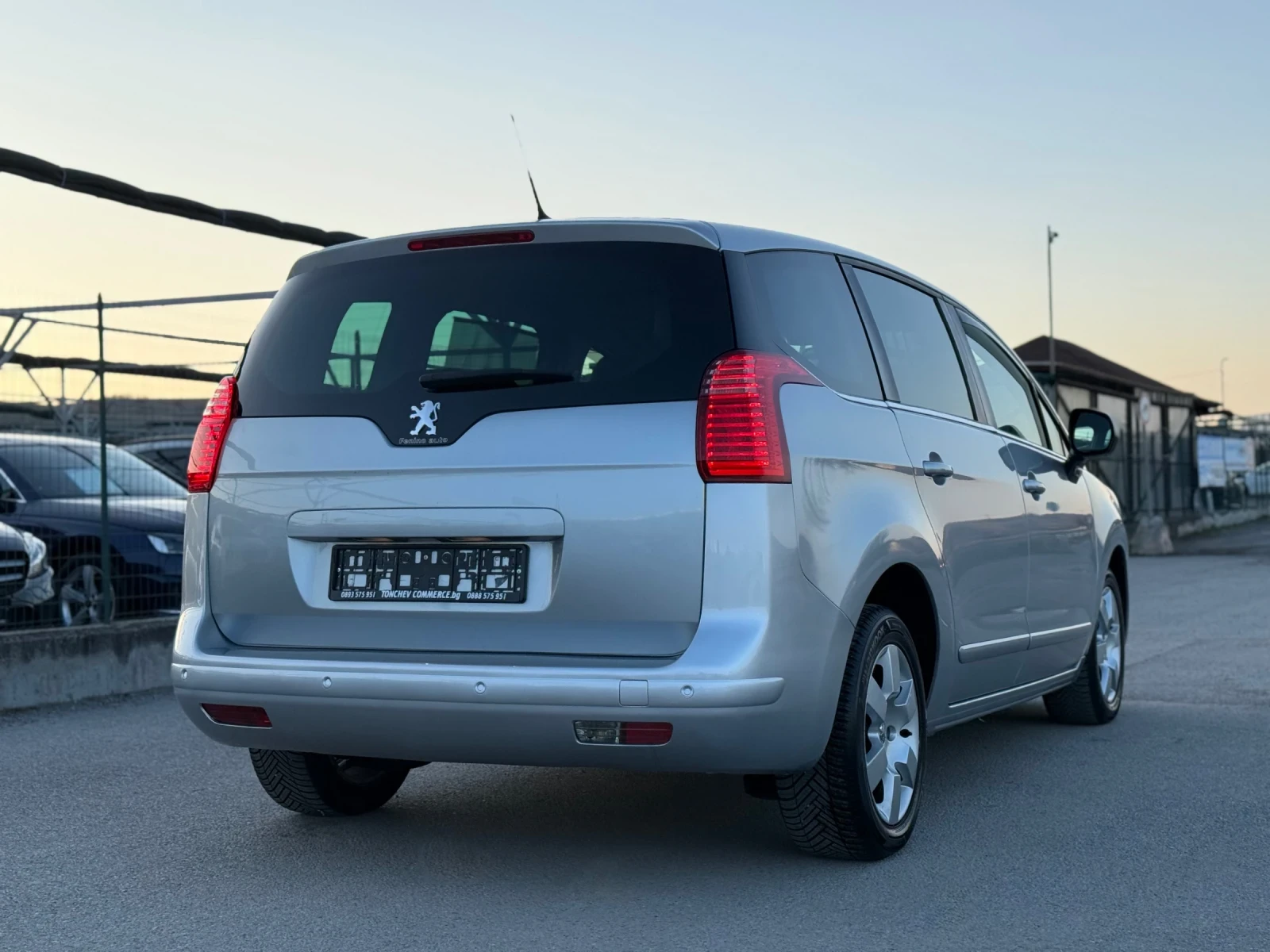 Peugeot 5008 1.6-EHDI-159.000km-NEW-NAVI-PARKTRONIK-AVTOPILOT, снимка 6 - Автомобили и джипове - 53857762