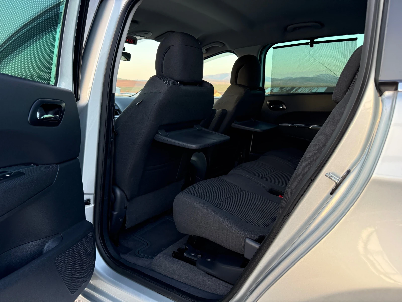 Peugeot 5008 1.6-EHDI-159.000km-NEW-NAVI-PARKTRONIK-AVTOPILOT, снимка 11 - Автомобили и джипове - 53857762